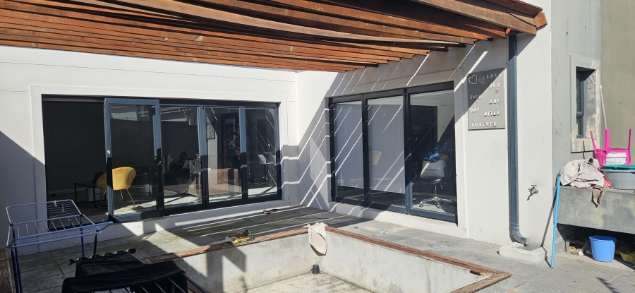 2 Bedroom Property for Sale in Sandown Western Cape